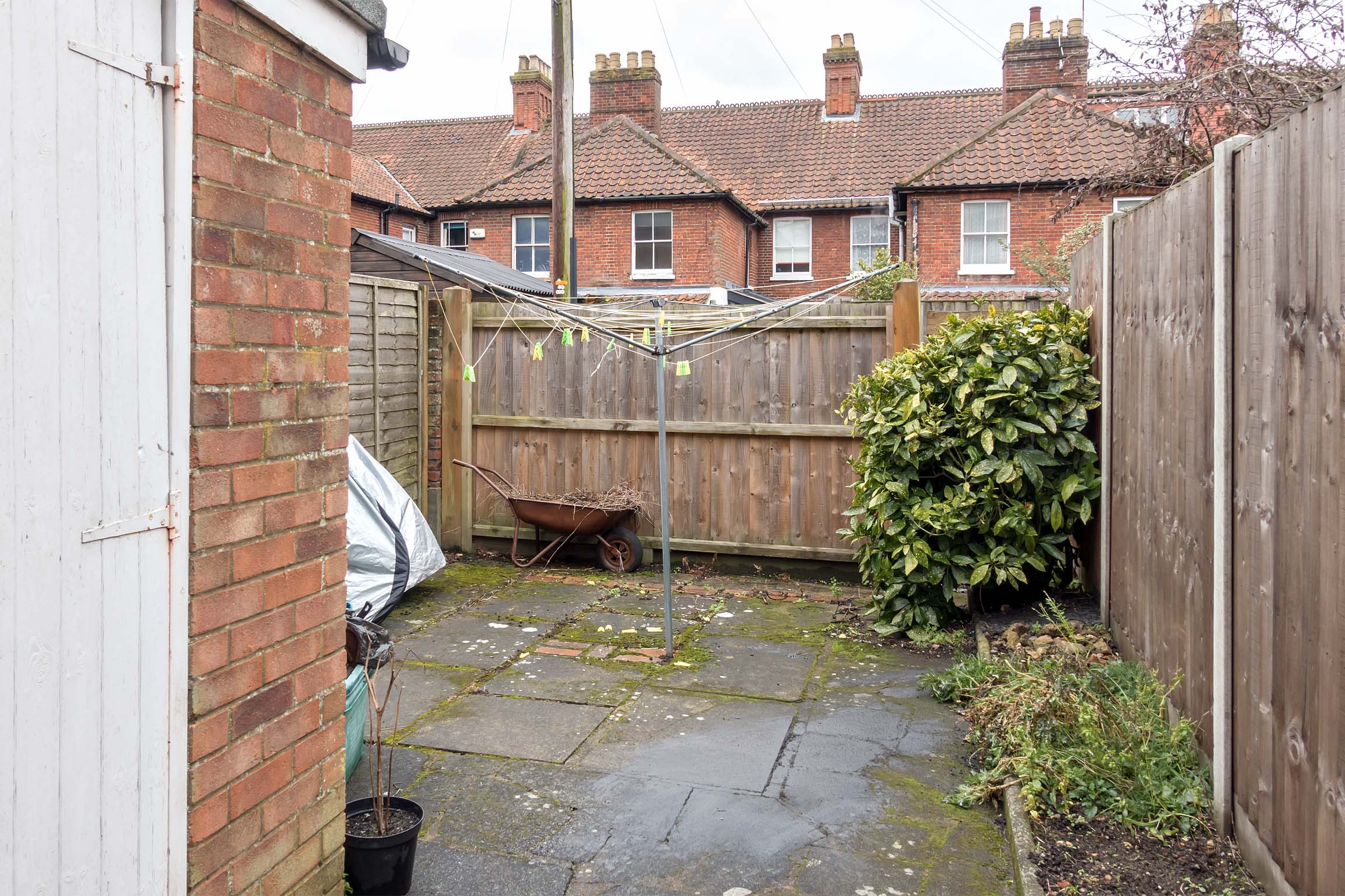 Rear paved courtyard garden