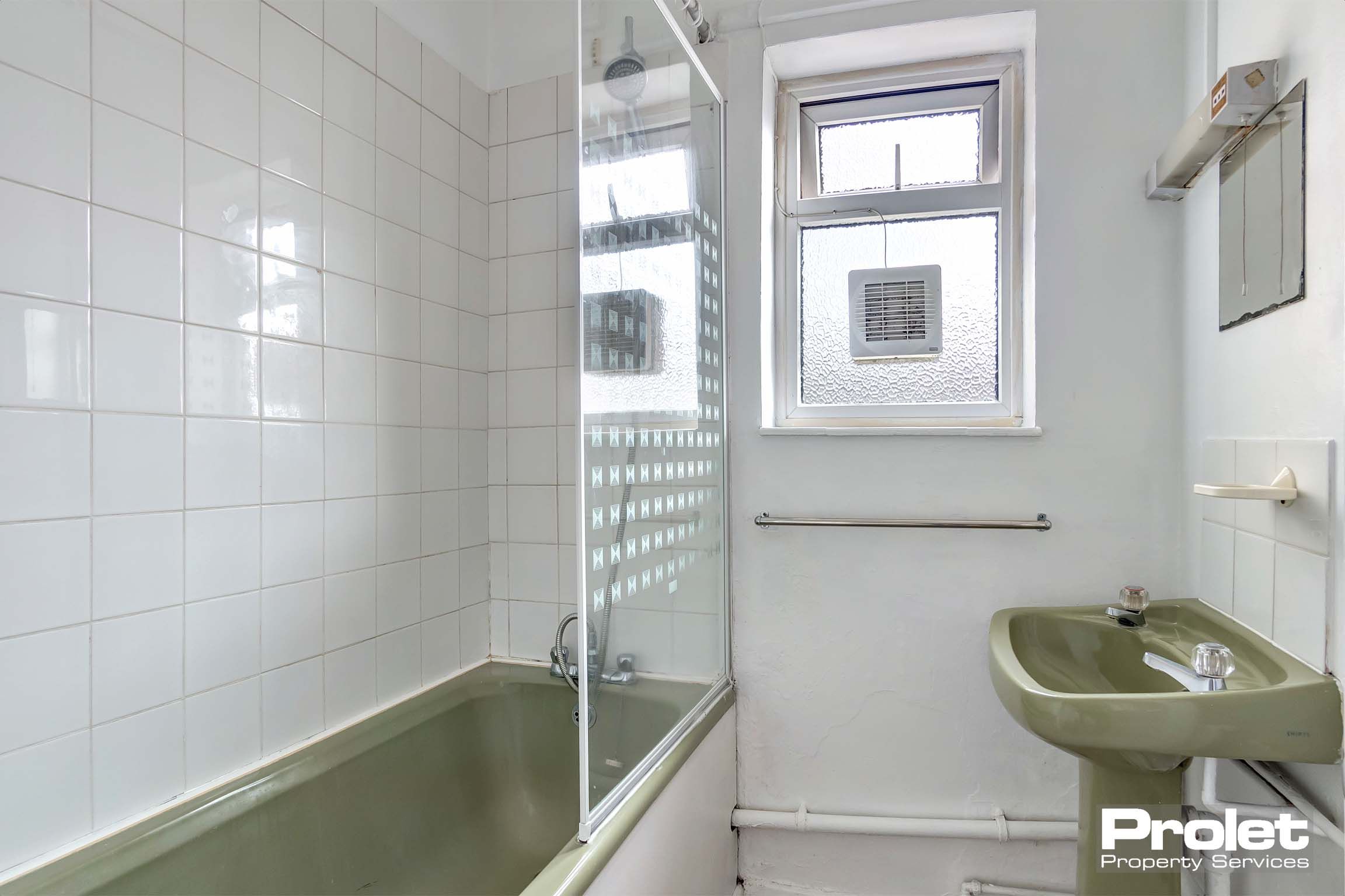 Avocado suite with shower over bath