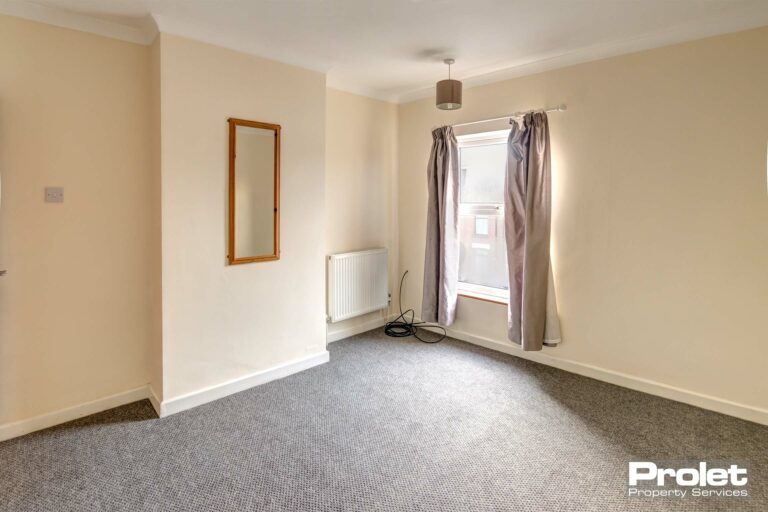 Upstairs bedroom with cream walls and grey carpet