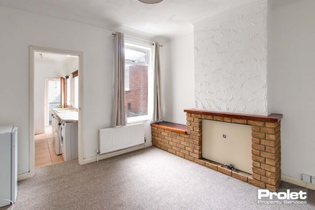 Dining area, leading to kitchen