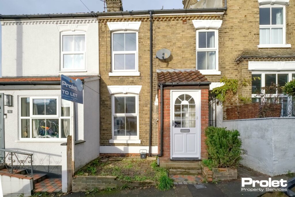 Terraced house with porch entry way