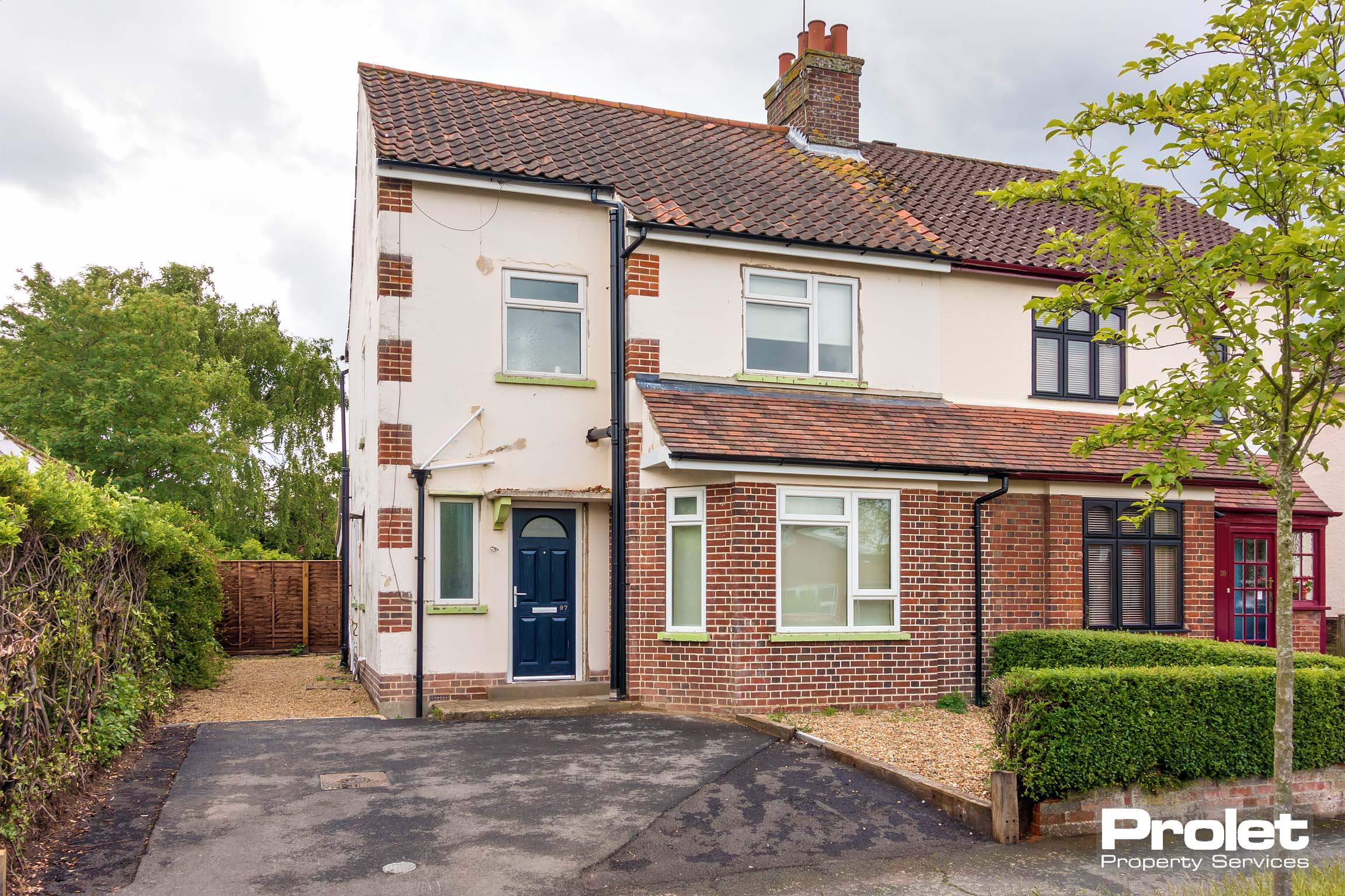 Semi-detached house with large driveway