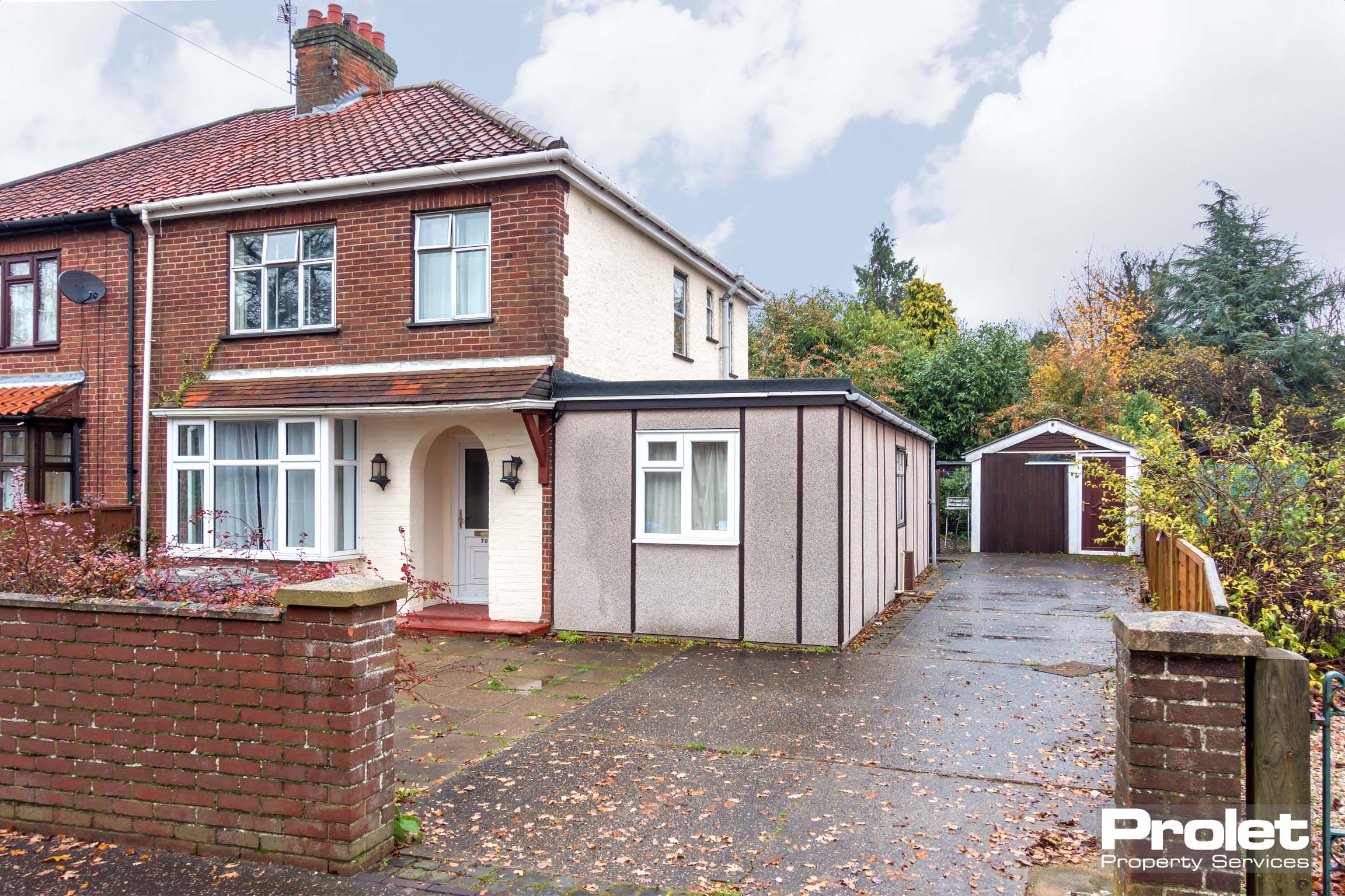 Semi-detached house with large driveway