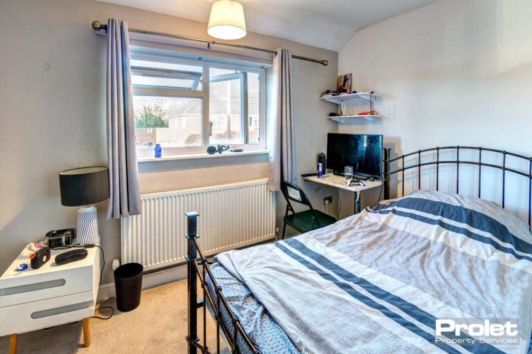 Large double bedroom with desk