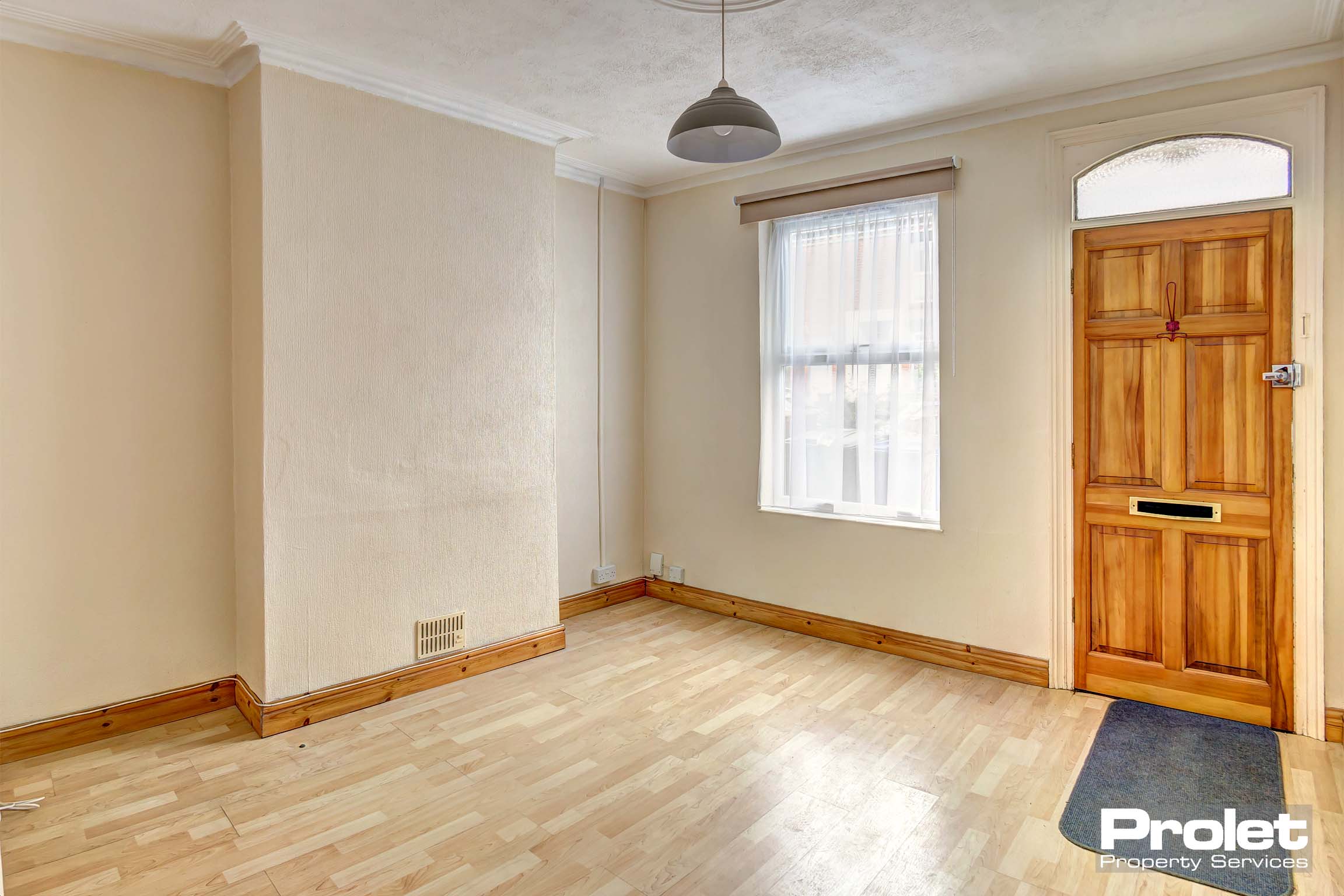 Magnolia walls with laminate flooring