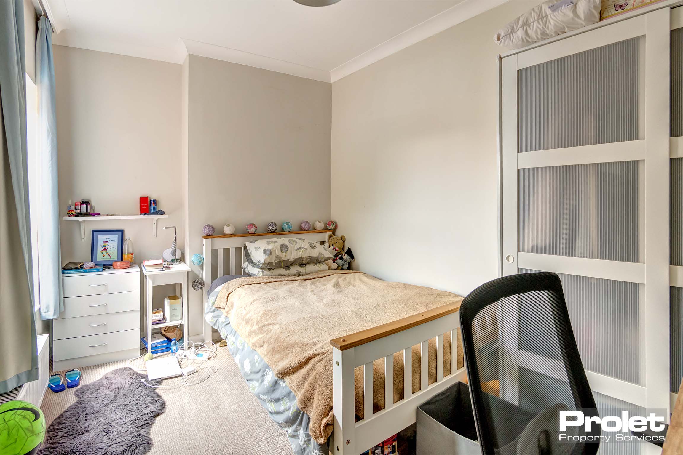 Bedroom with double bed and furnishings