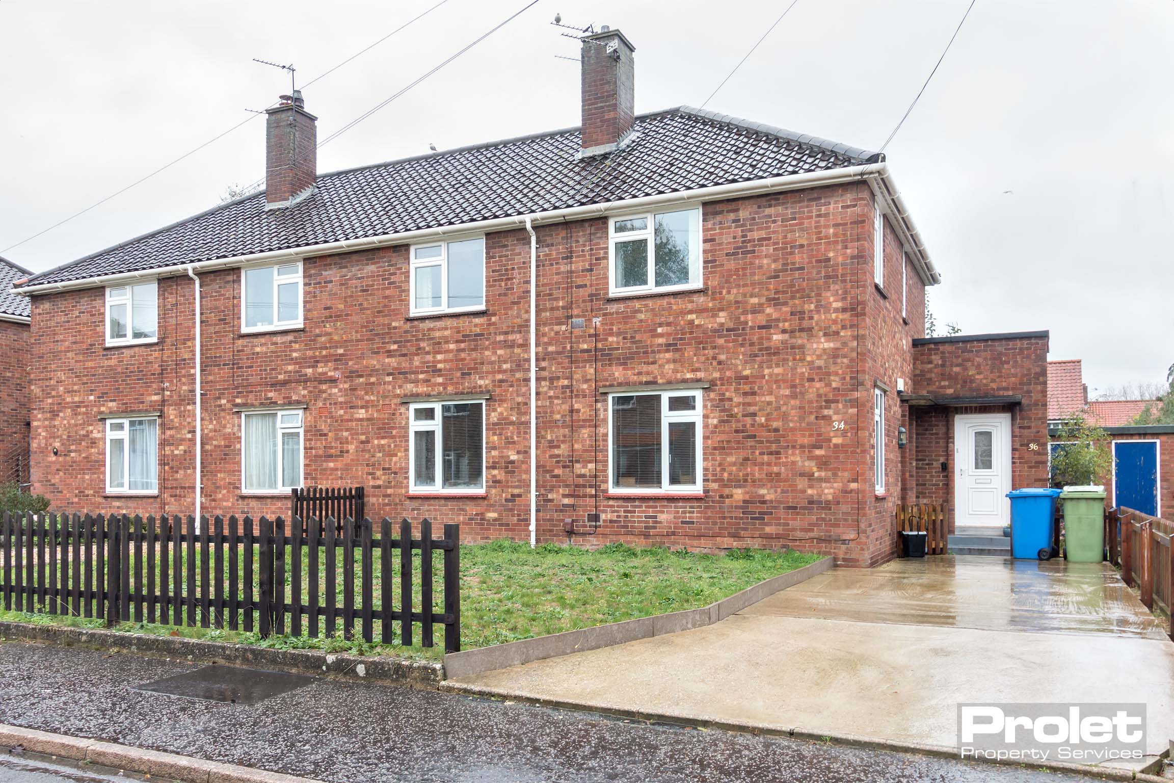 Red brick ground floor flat with large driveway and front garden