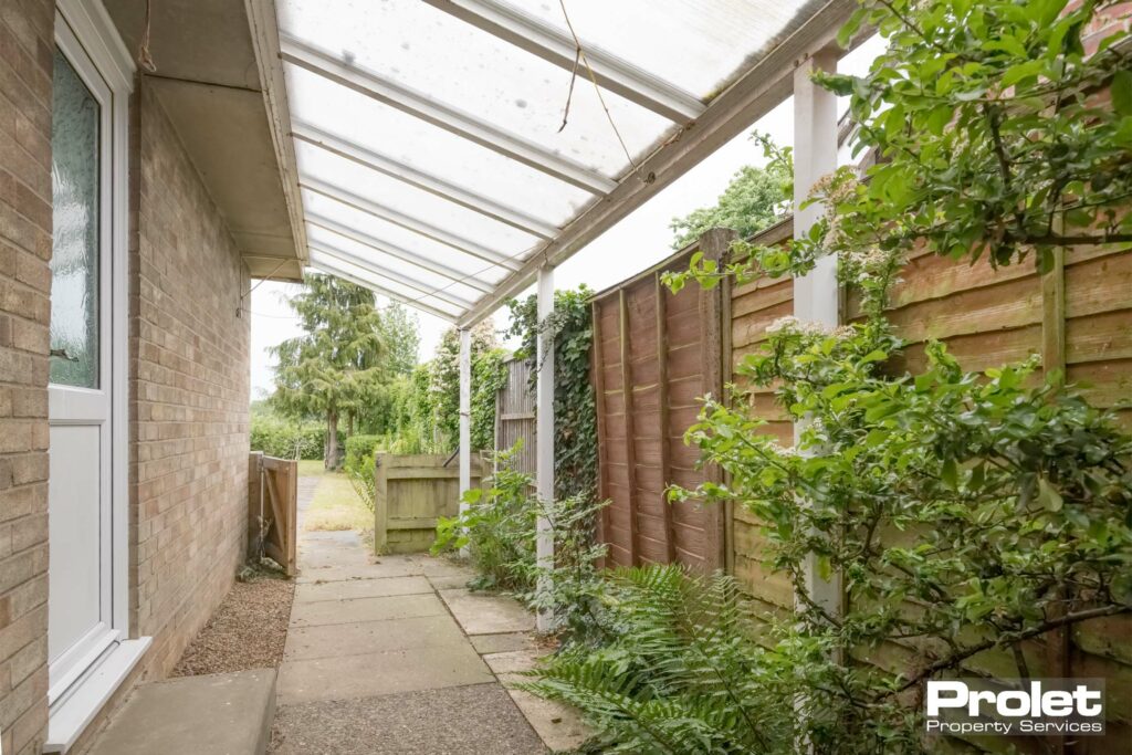 Covered side access, external