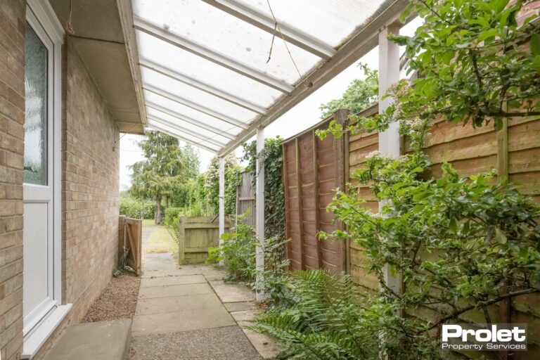 Covered side access, external