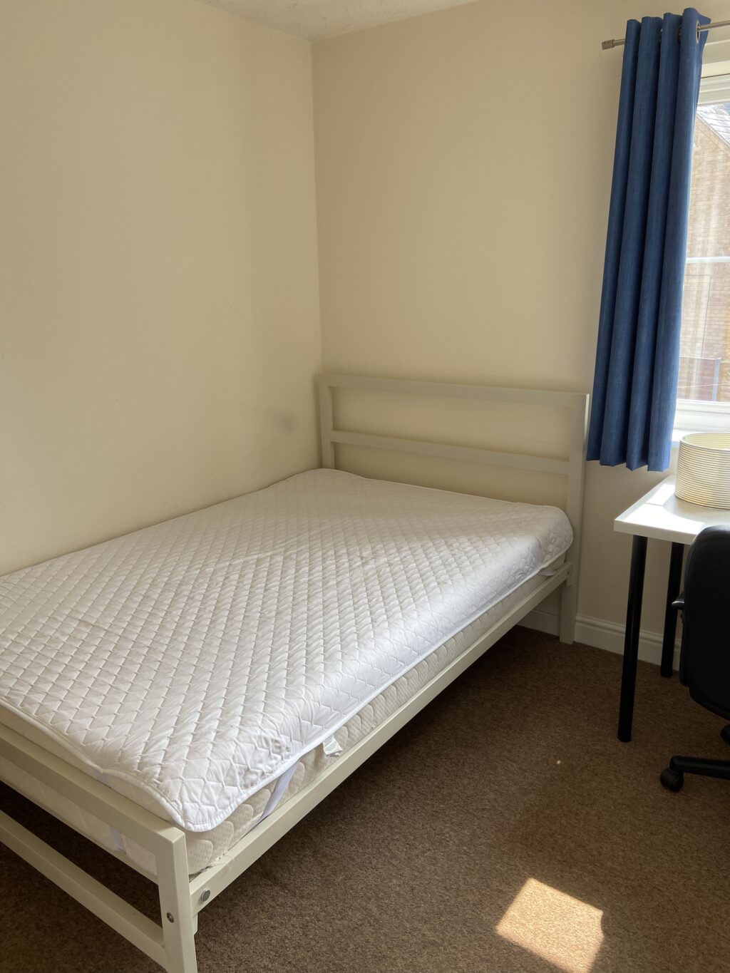 Bedroom with double bed